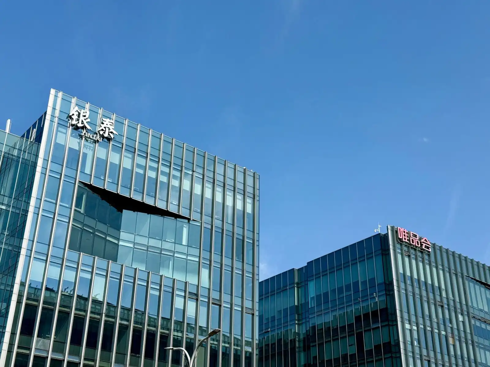 成都指尖时代安防监控设备与门禁控制器选型对比指南