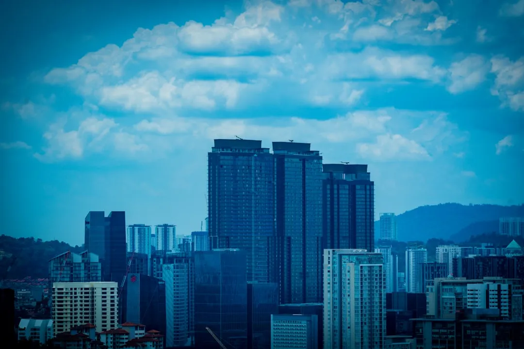 2025年安防监控设备技术趋势：AI与边缘计算的深度融合